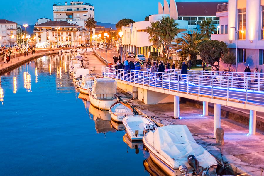 Relax and have fun in the nice Viareggio, during your stay in Tuscany