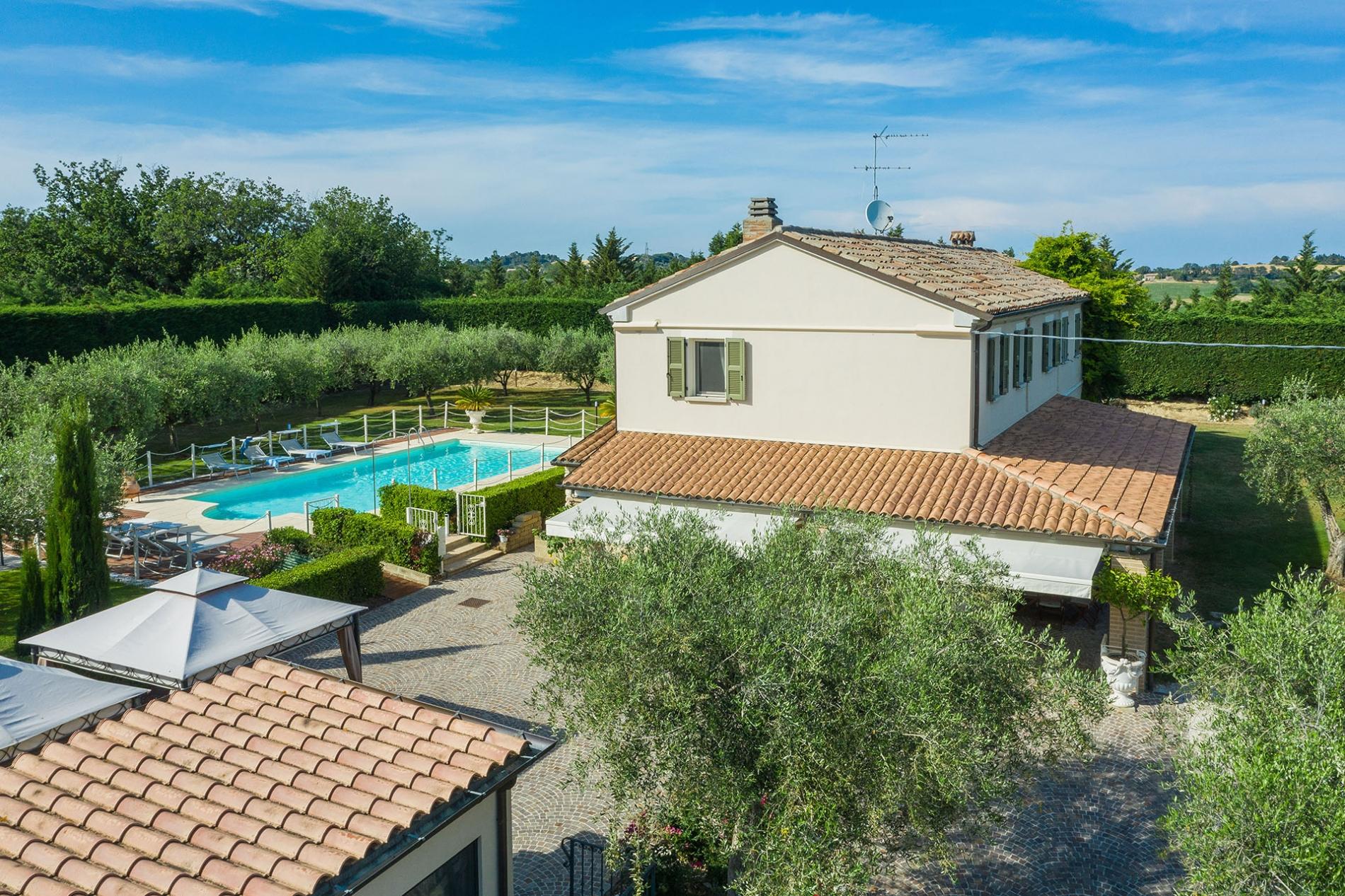 httpssecure.365villas.comgetimageuploadsconfigalessandrapropertygallery1420210810_043335jpg-4