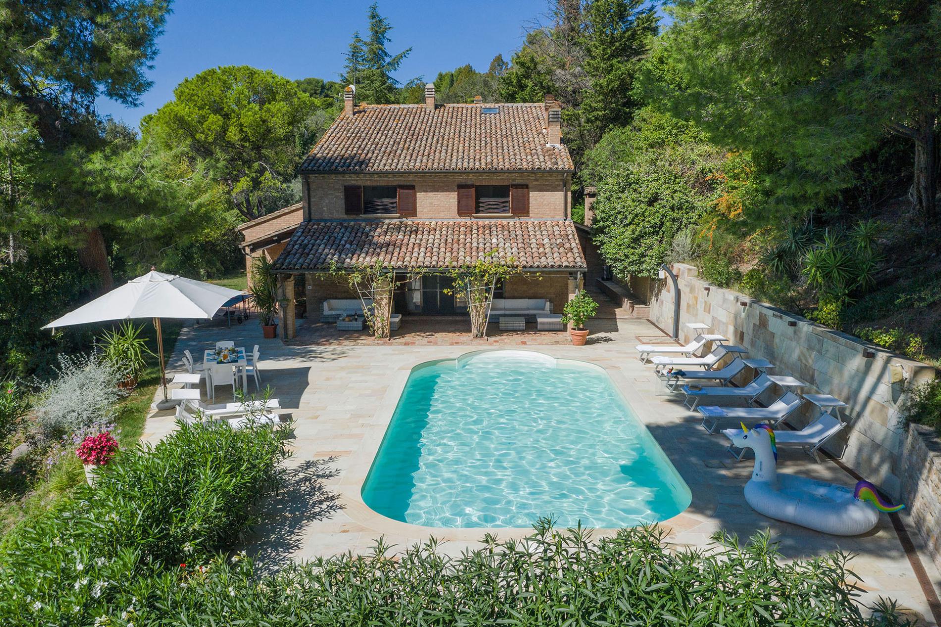 httpssecure.365villas.comgetimageuploadsconfigalessandrapropertygallery19920221003_070310jpg-7