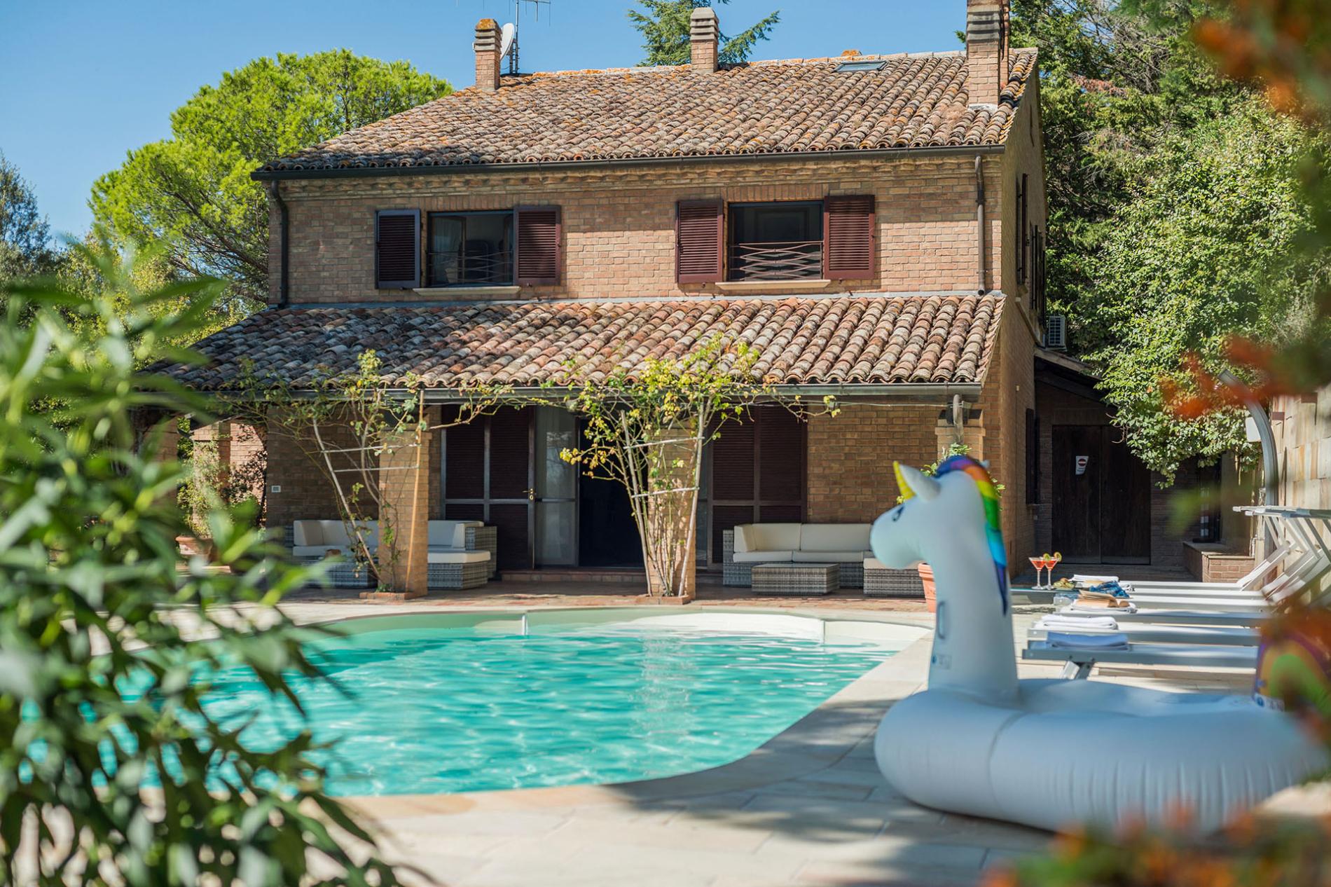 httpssecure.365villas.comgetimageuploadsconfigalessandrapropertygallery19920221003_070408jpg-1