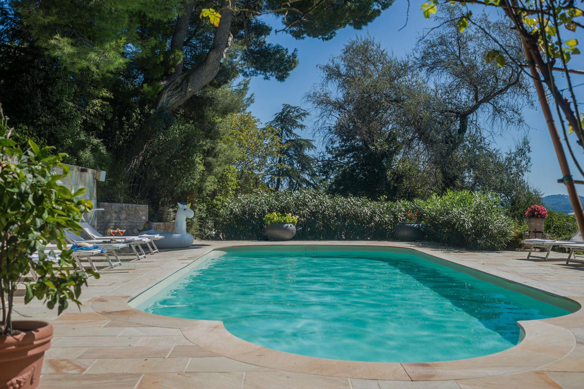 httpssecure.365villas.comgetimageuploadsconfigalessandrapropertygallery19920221003_070504jpg-1