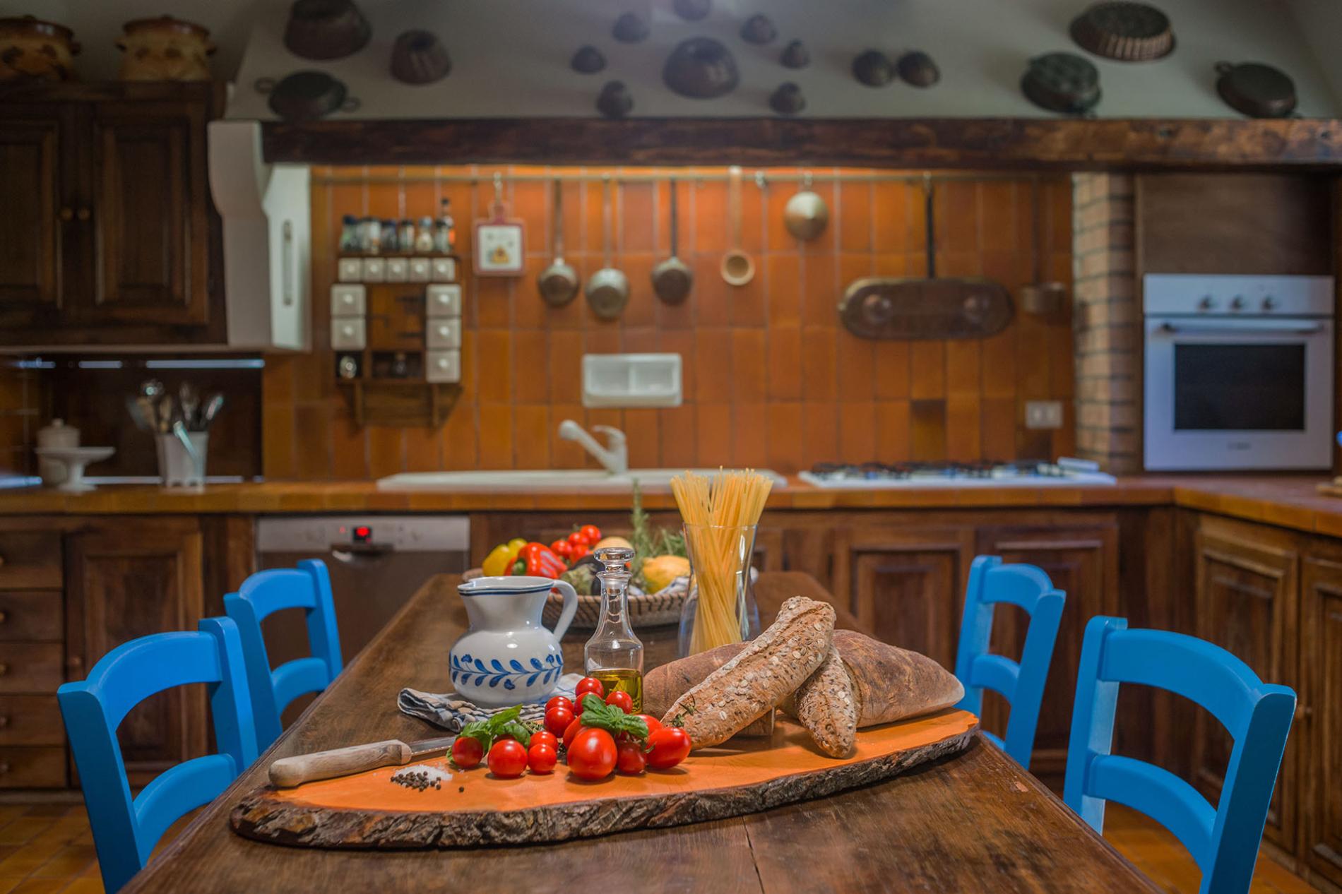 httpssecure.365villas.comgetimageuploadsconfigalessandrapropertygallery19920221003_070612jpg-1