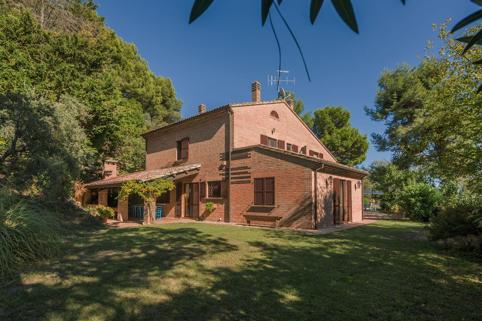 httpssecure.365villas.comgetimageuploadsconfigalessandrapropertygallery19920221003_070637jpg-1