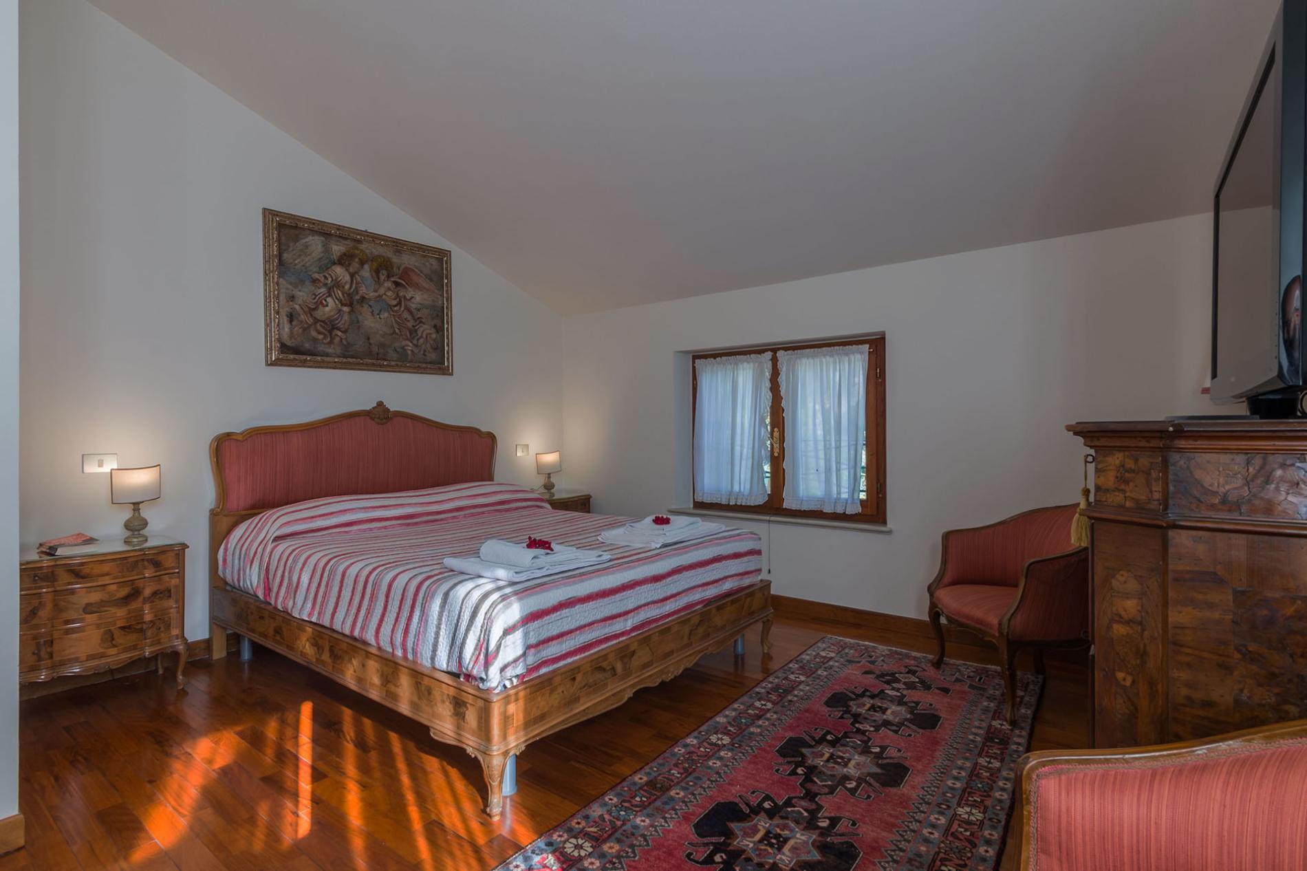 httpssecure.365villas.comgetimageuploadsconfigalessandrapropertygallery19920221003_070708jpg