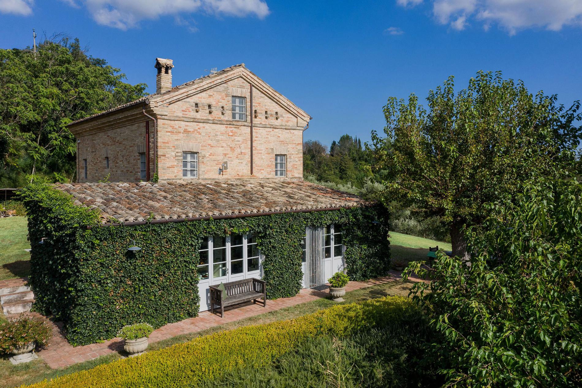 httpssecure.365villas.comgetimageuploadsconfigalessandrapropertygallery21120230914_060101_1661jpg-11