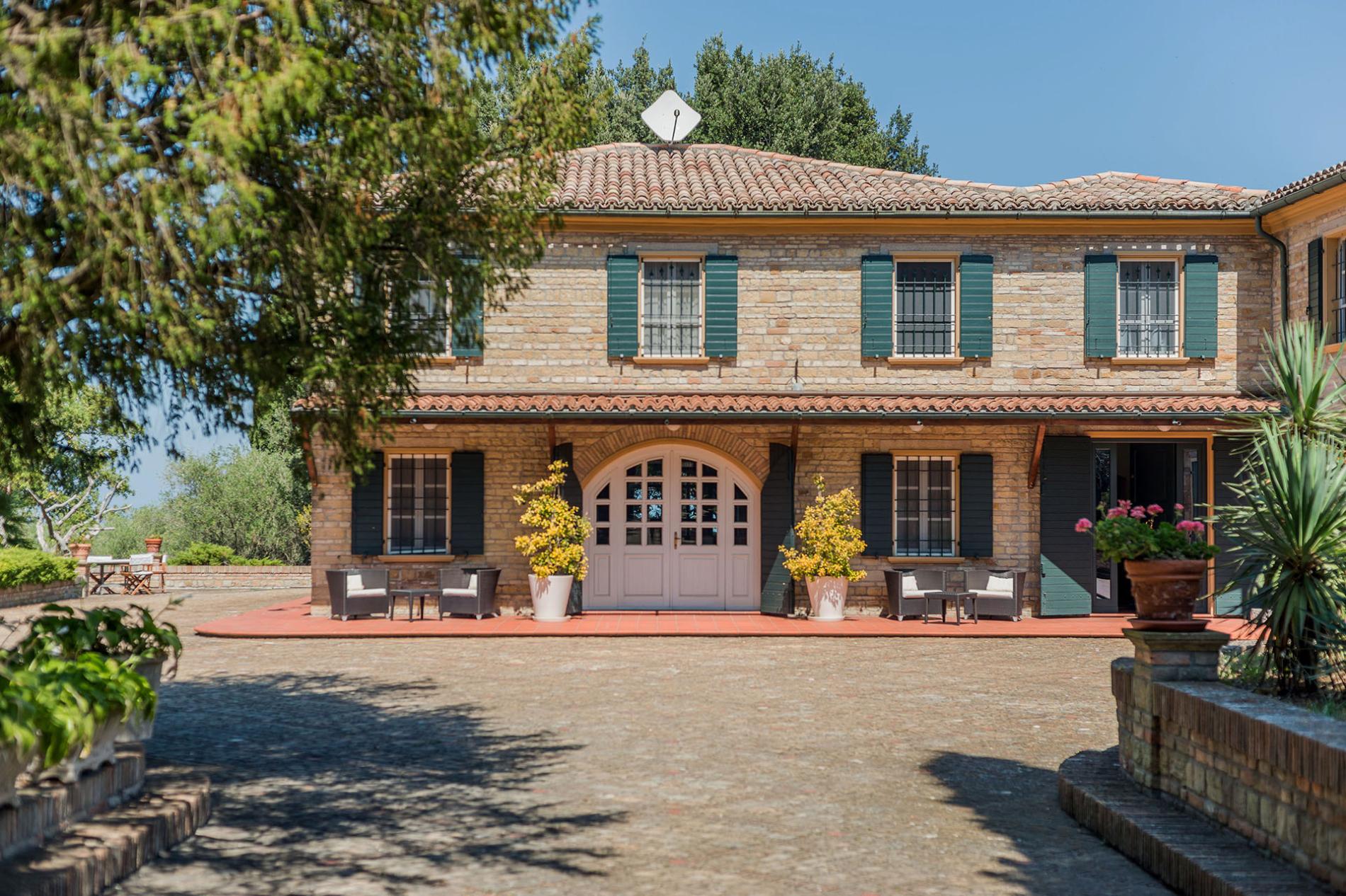 httpssecure.365villas.comgetimageuploadsconfigalessandrapropertygallery21220230920_053058_7651jpg-5