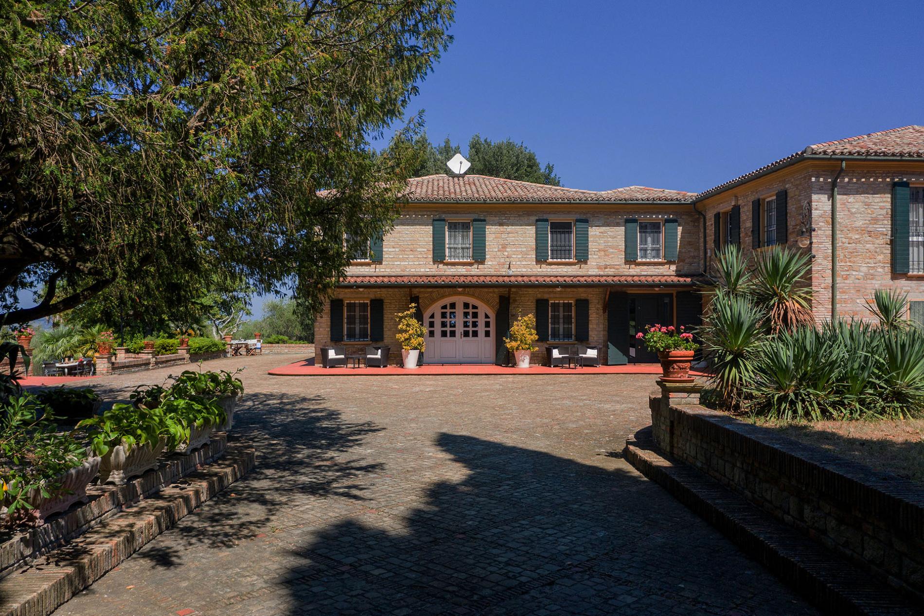 httpssecure.365villas.comgetimageuploadsconfigalessandrapropertygallery21220230920_053128_6566jpg-2