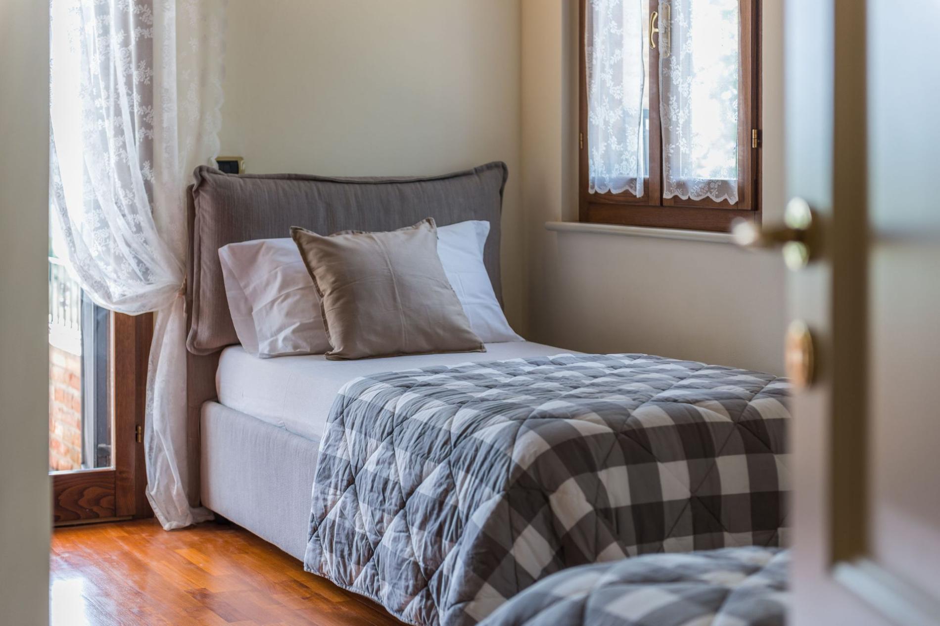 httpssecure.365villas.comgetimageuploadsconfigalessandrapropertygallery23120250729_052905_2415jpg