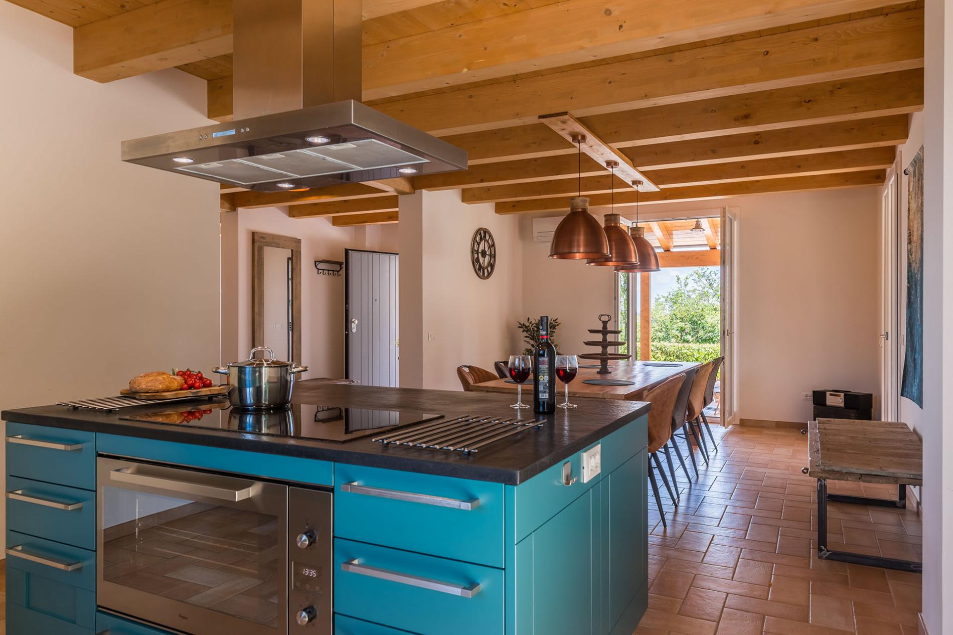 httpssecure.365villas.comgetimageuploadsconfigalessandrapropertygallery23320250819_033205_9725jpg