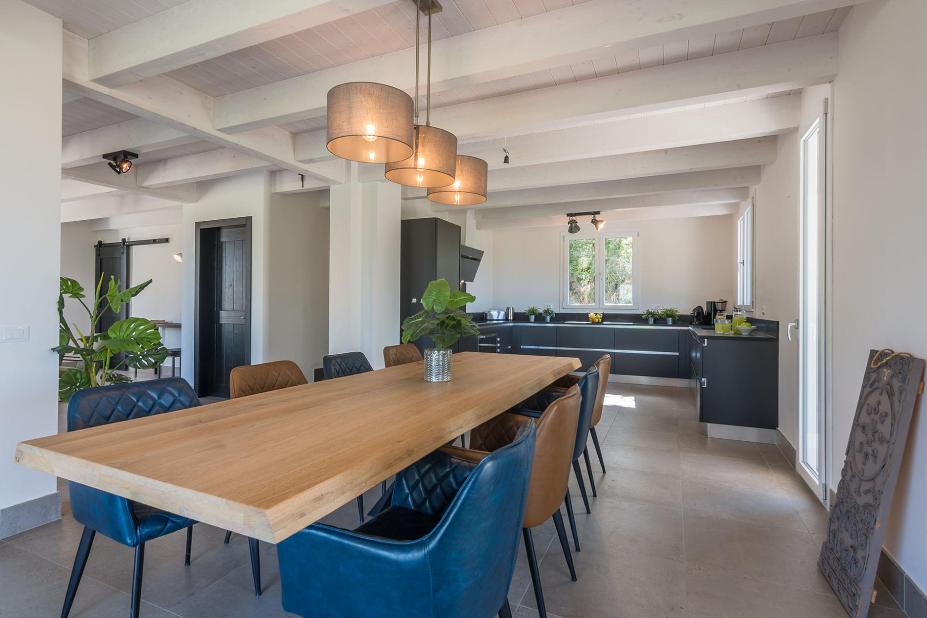 httpssecure.365villas.comgetimageuploadsconfigalessandrapropertygallery23320250819_033232_4911jpg